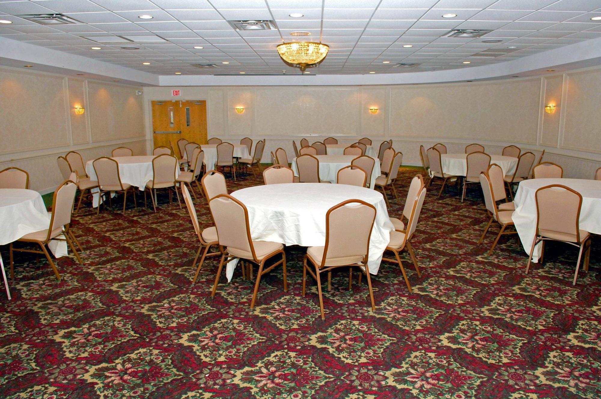 Ramada Plaza By Wyndham Chicago North Shore Wheeling Facilities photo