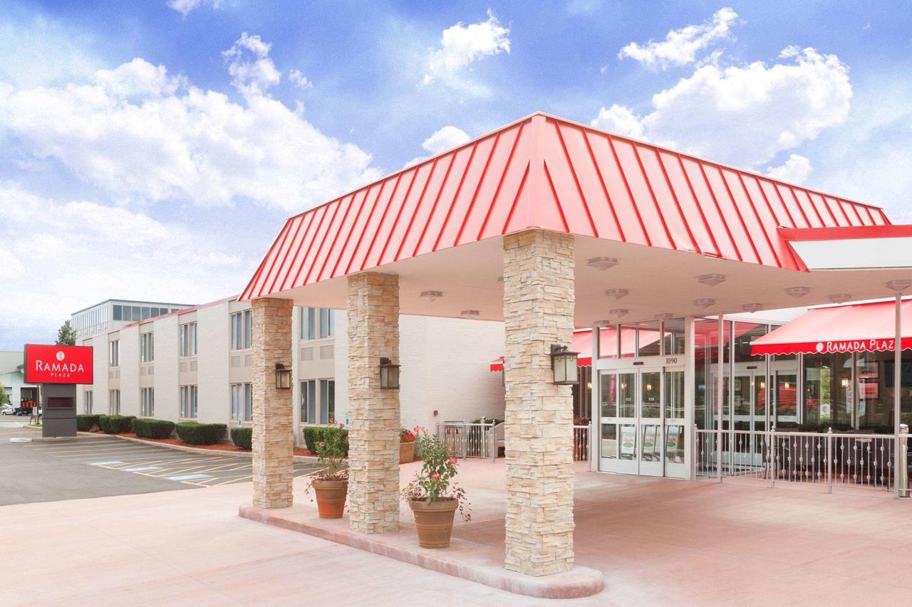 Ramada Plaza By Wyndham Chicago North Shore Wheeling Exterior photo